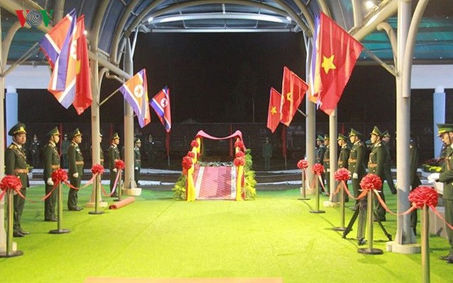  Túc trực thâu đêm đón Chủ tịch Kim Jong-un tại Ga Đồng Đăng - Ảnh 13.