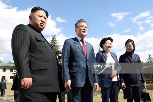 Phu nhân nhà lãnh đạo Kim Jong-un: Người phụ nữ học hỏi phong cách Hoàng gia, làm nên cuộc cách mạng thời trang cho phái đẹp Triều Tiên - Ảnh 13.