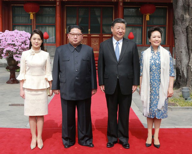 Phu nhân nhà lãnh đạo Kim Jong-un: Người phụ nữ học hỏi phong cách Hoàng gia, làm nên cuộc cách mạng thời trang cho phái đẹp Triều Tiên - Ảnh 4.