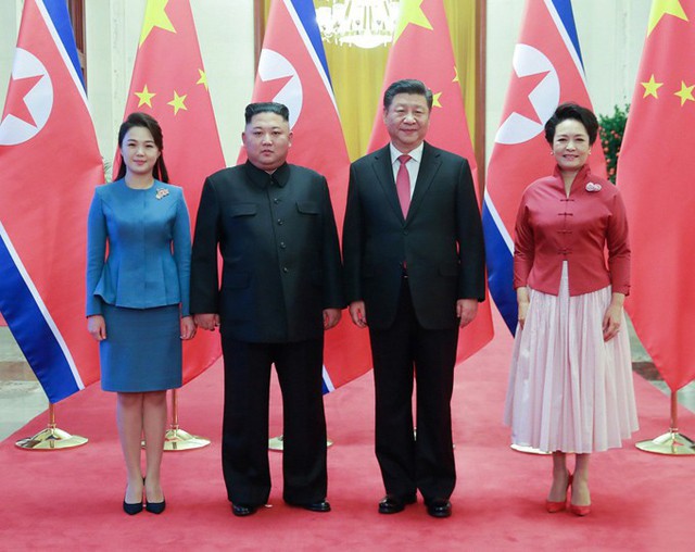 Phu nhân nhà lãnh đạo Kim Jong-un: Người phụ nữ học hỏi phong cách Hoàng gia, làm nên cuộc cách mạng thời trang cho phái đẹp Triều Tiên - Ảnh 5.