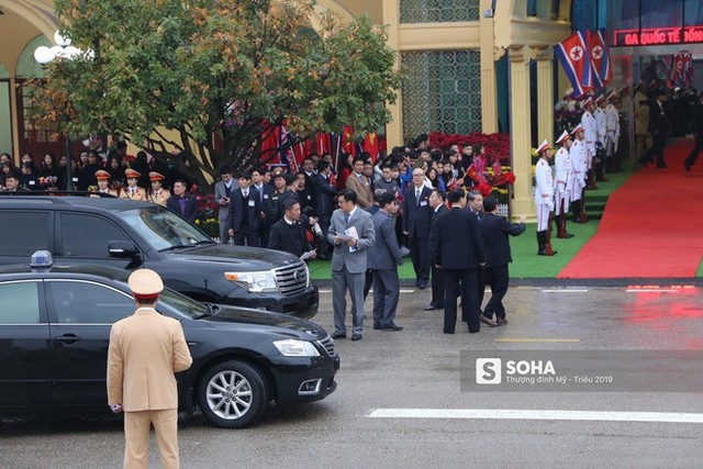 Khoảnh khắc đón đoàn tàu chủ tịch Triều Tiên Kim Jong Un tại ga Đồng Đăng - Ảnh 7.