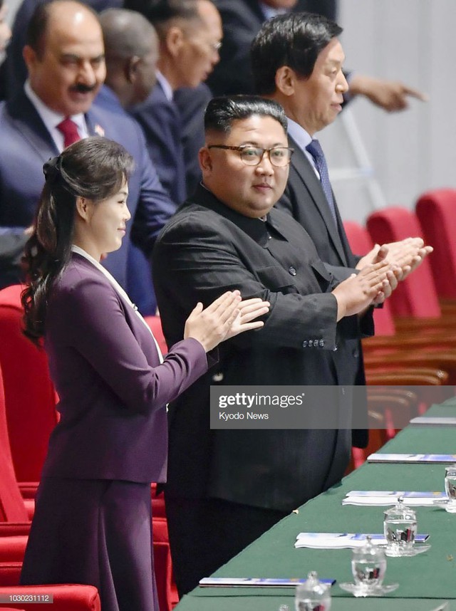 Phu nhân nhà lãnh đạo Kim Jong-un: Người phụ nữ học hỏi phong cách Hoàng gia, làm nên cuộc cách mạng thời trang cho phái đẹp Triều Tiên - Ảnh 7.