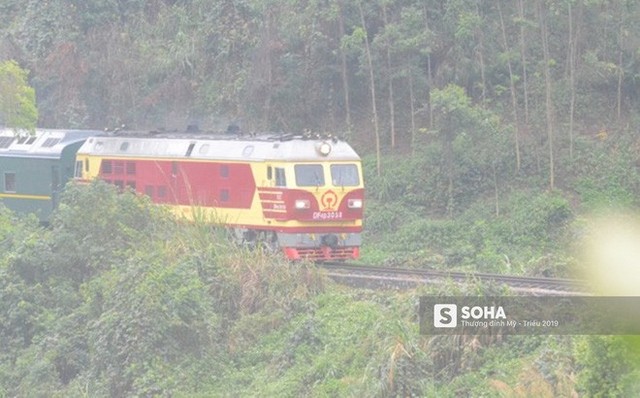 Đoàn tàu chủ tịch Kim Jong Un đi qua Nà Pàn, Lạng Sơn, chuẩn bị tới Đồng Đăng - Ảnh 1.