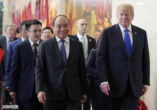 Thủ tướng Nguyễn Xuân Phúc đón Tổng thống Hoa Kỳ Donald Trump - Ảnh 6.