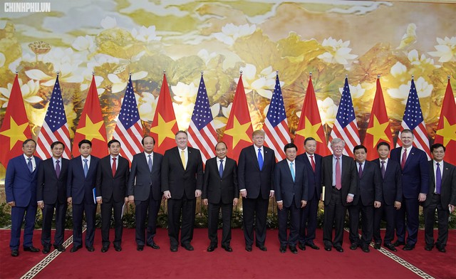 Thủ tướng Nguyễn Xuân Phúc đón Tổng thống Hoa Kỳ Donald Trump - Ảnh 12.