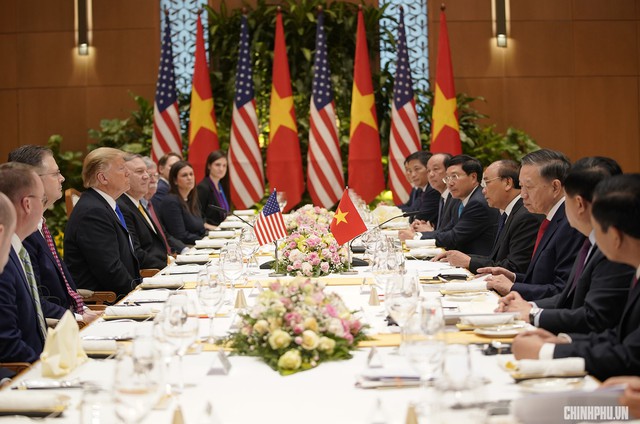 Thủ tướng Nguyễn Xuân Phúc đón Tổng thống Hoa Kỳ Donald Trump - Ảnh 13.