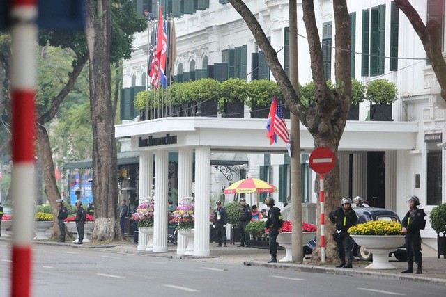 Lực lượng an ninh Việt Nam dày đặc bảo vệ khách sạn Metropole - địa điểm tổ chức thượng đỉnh Mỹ-Triều - Ảnh 3.