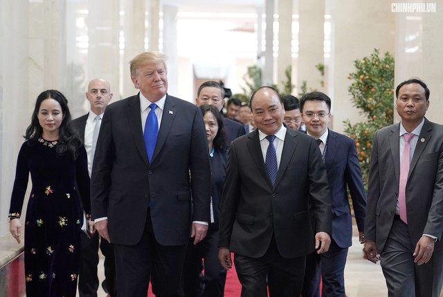 Thủ tướng Nguyễn Xuân Phúc đón Tổng thống Hoa Kỳ Donald Trump - Ảnh 5.