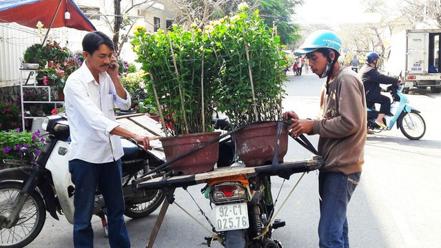  Phố cổ Hội An nhộn nhịp ngày cuối năm  - Ảnh 3.