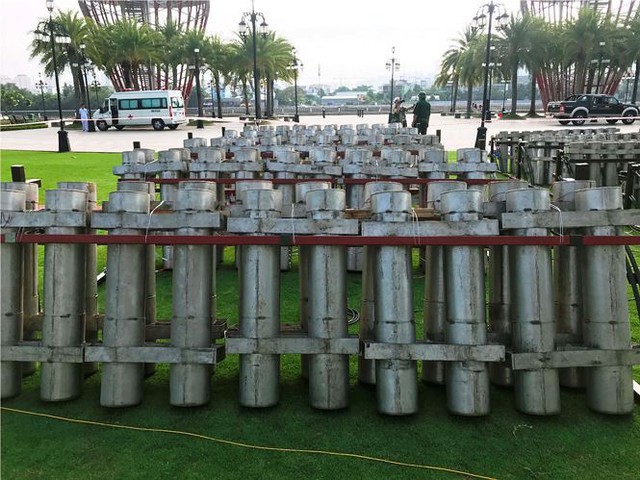 Trận địa 2.700 quả pháo hoa chờ khai hoả đón giao thừa ở Sài Gòn - Ảnh 17. Trận địa 2.700 quả pháo hoa chờ khai hoả đón giao thừa ở Sài Gòn - Ảnh 17.
