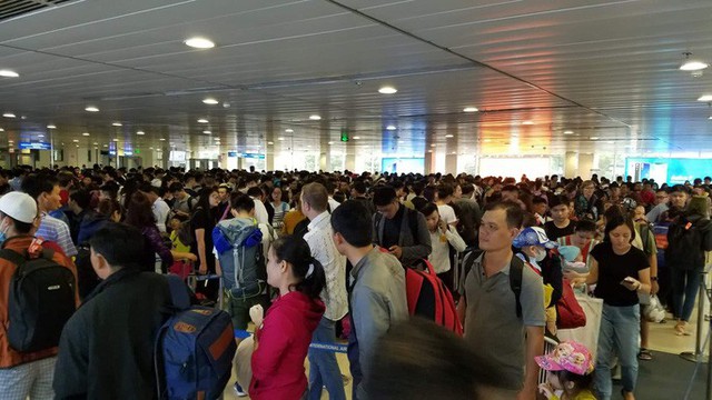 Sân bay Tân Sơn Nhất vắng lạ thường sáng 30 Tết - Ảnh 6. Sân bay Tân Sơn Nhất vắng lạ thường sáng 30 Tết - Ảnh 6.