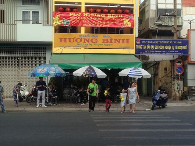 Đường phố Sài Gòn dịu dàng sáng mùng 1 Tết - Ảnh 15.