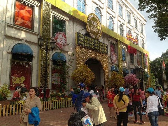 Đường phố Sài Gòn dịu dàng sáng mùng 1 Tết - Ảnh 18.