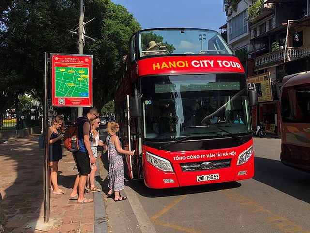 Du lịch Hà Nội bằng “siêu” xe buýt 2 tầng - Ảnh 3.