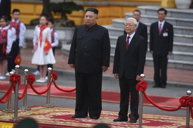 Chủ tịch Kim Jong Un đến Văn phòng Chính phủ, hội kiến Thủ tướng Nguyễn Xuân Phúc - Ảnh 4. Chủ tịch Kim Jong Un đến Văn phòng Chính phủ, hội kiến Thủ tướng Nguyễn Xuân Phúc - Ảnh 4.