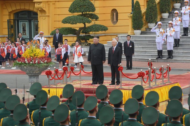Chủ tịch Kim Jong Un đến Văn phòng Chính phủ, hội kiến Thủ tướng Nguyễn Xuân Phúc - Ảnh 5. Chủ tịch Kim Jong Un đến Văn phòng Chính phủ, hội kiến Thủ tướng Nguyễn Xuân Phúc - Ảnh 5.