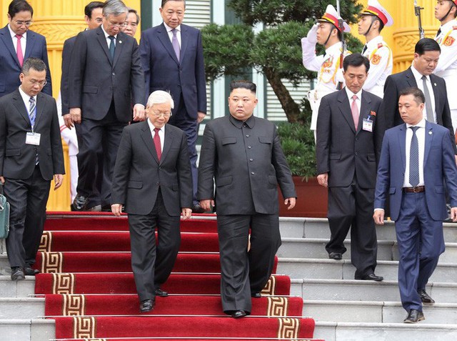 Chủ tịch Kim Jong Un đến Văn phòng Chính phủ, hội kiến Thủ tướng Nguyễn Xuân Phúc - Ảnh 1. Chủ tịch Kim Jong Un đến Văn phòng Chính phủ, hội kiến Thủ tướng Nguyễn Xuân Phúc - Ảnh 1.