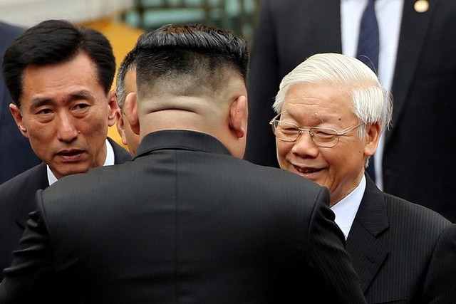Chủ tịch Kim Jong Un đến Văn phòng Chính phủ, hội kiến Thủ tướng Nguyễn Xuân Phúc - Ảnh 2. Chủ tịch Kim Jong Un đến Văn phòng Chính phủ, hội kiến Thủ tướng Nguyễn Xuân Phúc - Ảnh 2.