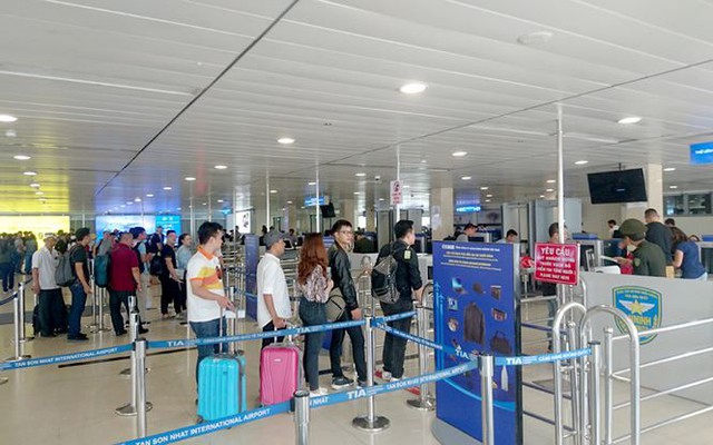 Sân bay Tân Sơn Nhất bị xếp hạng chất lượng dịch vụ bét bảng - Ảnh 1.