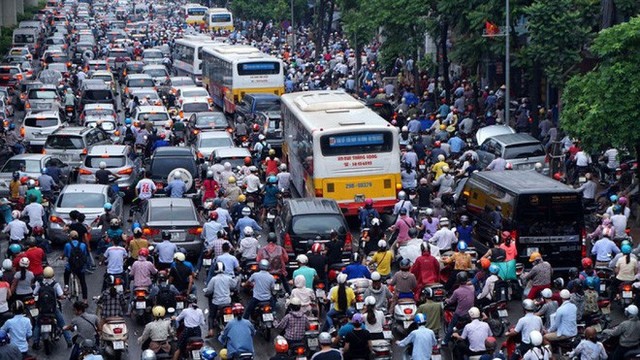 GĐ Sở GTVT Hà Nội: Ngoài thí điểm cấm xe máy đường Lê Văn Lương, Nguyễn Trãi còn hạn chế cả ô tô cá nhân - Ảnh 1.