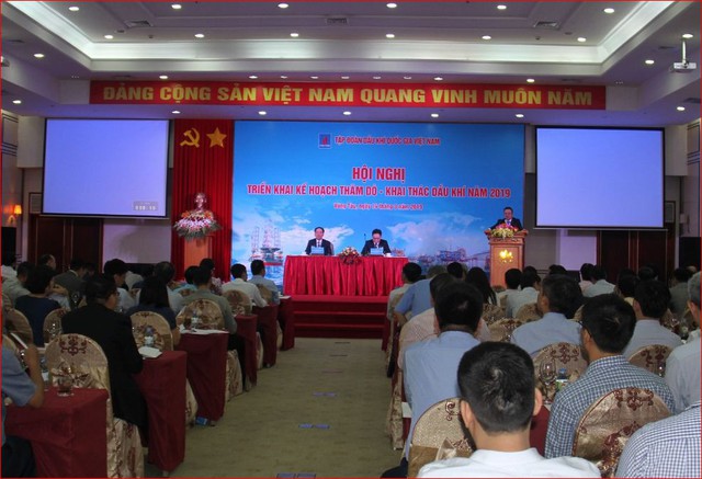 Sáng nay, Tổng giám đốc Nguyễn Vũ Trường Sơn vẫn ngồi ghế chủ trì hội nghị của PVN - Ảnh 1.