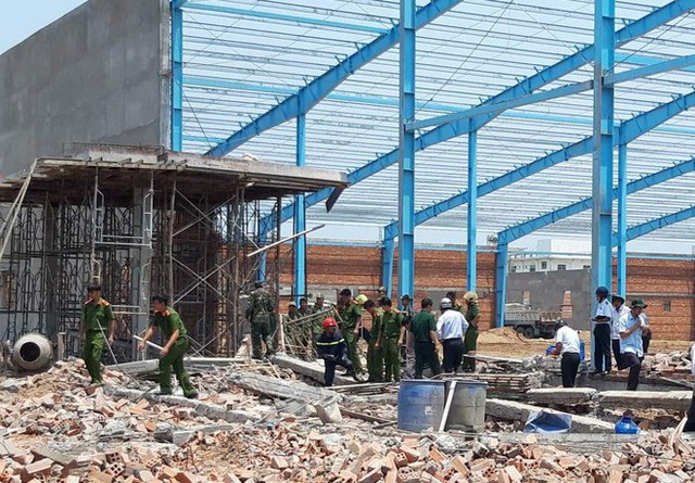  Danh tính 5 người chết, 3 người bị thương trong vụ sập công trình ở Vĩnh Long - Ảnh 1.