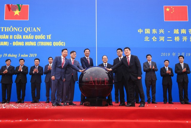 Chính thức thông quan cầu Bắc Luân II nối Việt Nam - Trung Quốc - Ảnh 4.