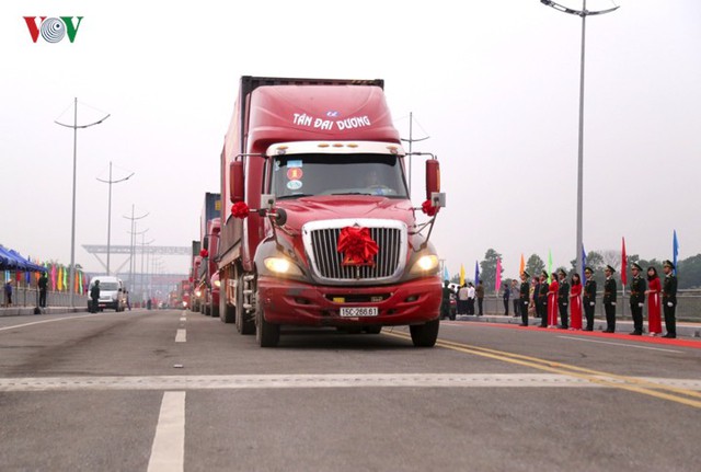 Chính thức thông quan cầu Bắc Luân II nối Việt Nam - Trung Quốc - Ảnh 6.