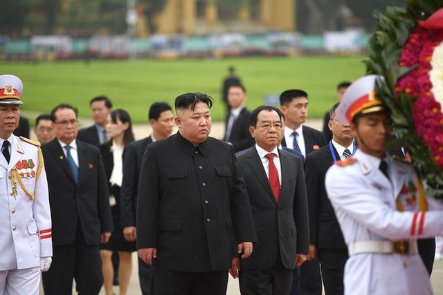 Toàn cảnh chuyến thăm chính thức Việt Nam của Chủ tịch Kim Jong Un qua ảnh - Ảnh 8.