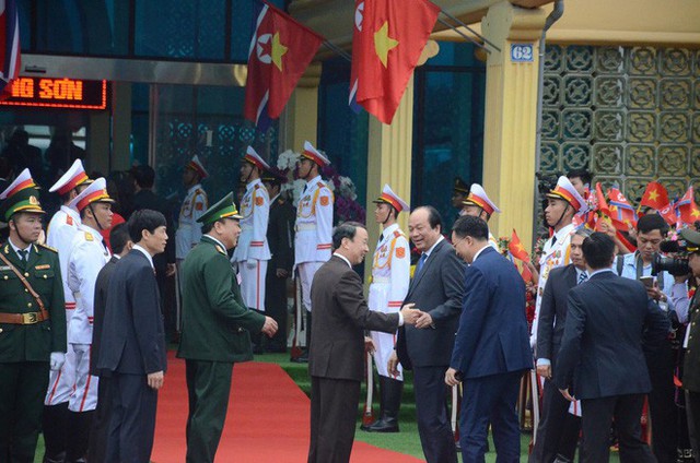 Toàn cảnh chuyến thăm chính thức Việt Nam của Chủ tịch Kim Jong Un qua ảnh - Ảnh 11.