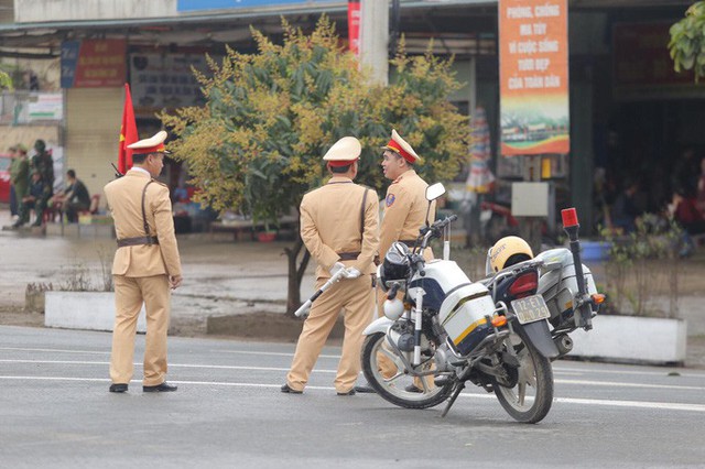  Cận cảnh dàn xe bọc thép tại ga Đồng Đăng trước giờ Chủ tịch Kim Jong-un rời Việt Nam  - Ảnh 3.