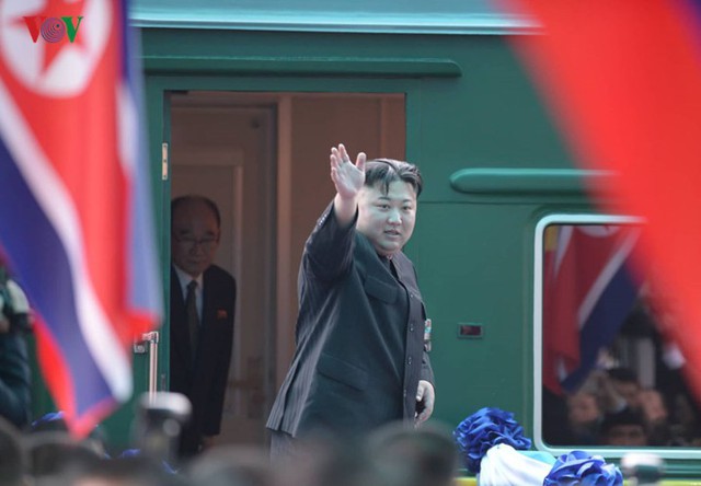 Khoảnh khắc Chủ tịch Kim Jong-un lên tàu bọc thép rời Việt Nam về nước - Ảnh 6.