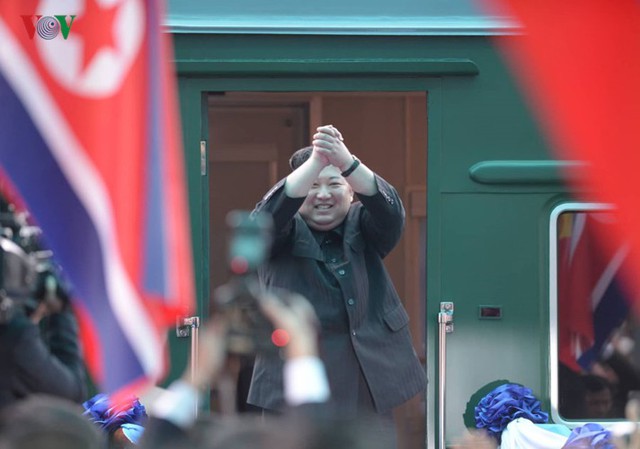 Khoảnh khắc Chủ tịch Kim Jong-un lên tàu bọc thép rời Việt Nam về nước - Ảnh 7.