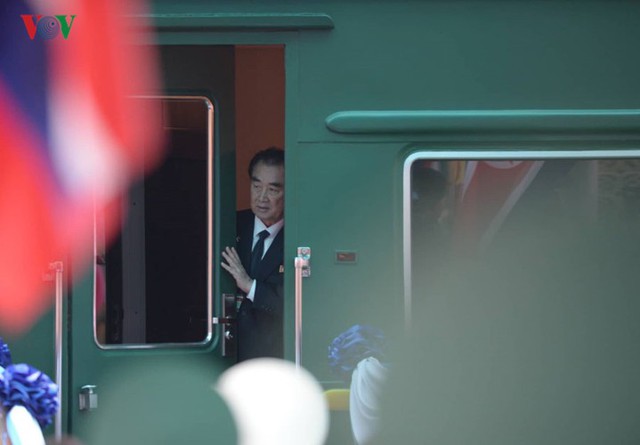 Khoảnh khắc Chủ tịch Kim Jong-un lên tàu bọc thép rời Việt Nam về nước - Ảnh 9.