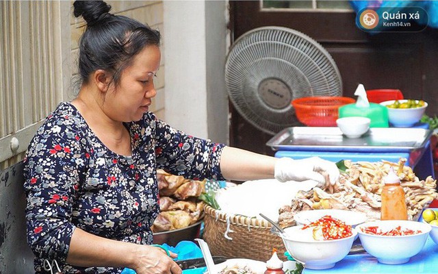 Có đâu như Hà Nội: bún chửi, bún xếp hàng, phở gà giá gấp đôi bình thường... vẫn cứ đông khách - Ảnh 6.