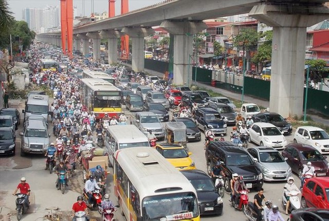 Cấm xe máy tại Hà Nội: Không nên cấm cứng nhắc - Ảnh 2.