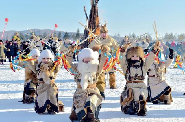 Lễ hội trên hồ đóng băng kỳ lạ của người Mông Cổ: Lạnh kinh hoàng nhưng đẹp đến mê mẩn - Ảnh 15.