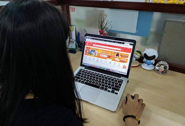 Người kinh doanh bức xúc việc thu phí, Shopee nói gì ? - Ảnh 2.