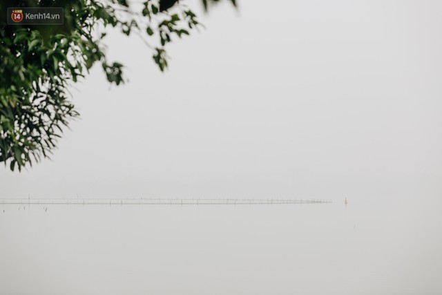 Hà Nội ngập trong màn sương mù mịt bao phủ tầm nhìn: Tình trạng ô nhiễm không khí đáng báo động! - Ảnh 13.