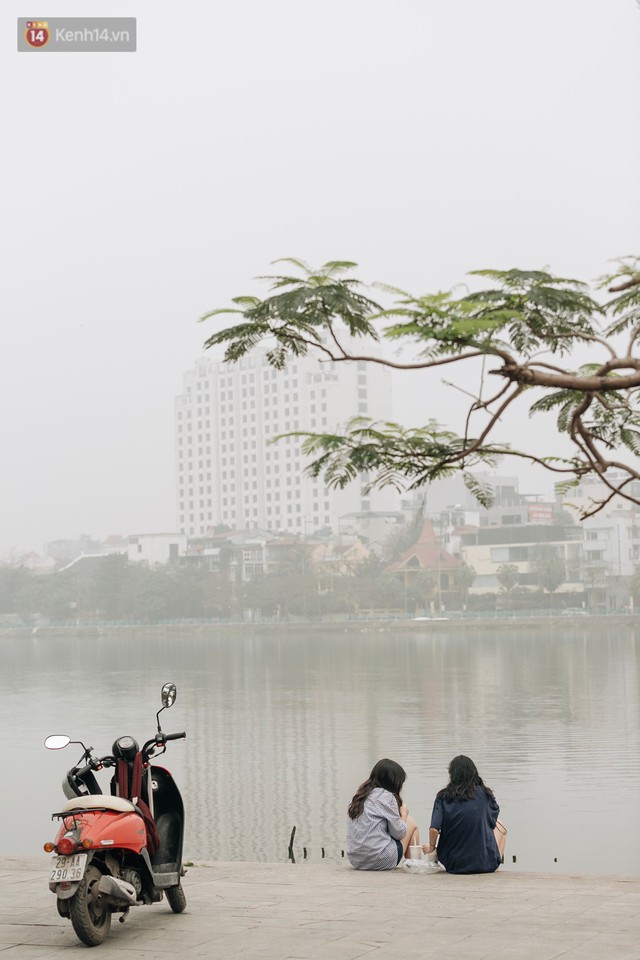 Hà Nội ngập trong màn sương mù mịt bao phủ tầm nhìn: Tình trạng ô nhiễm không khí đáng báo động! - Ảnh 5.