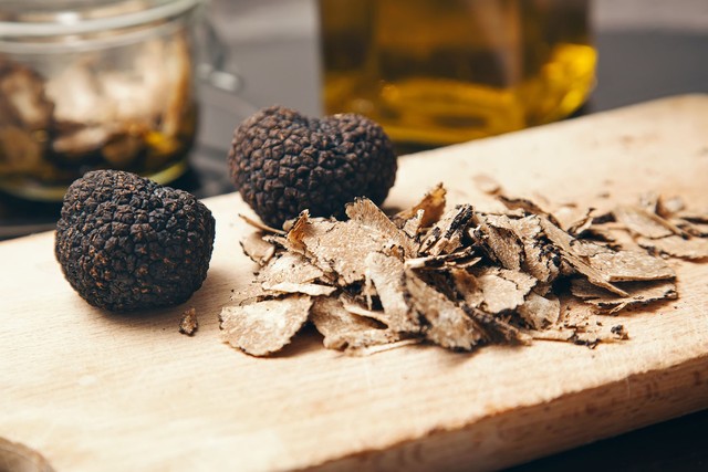 Nấm truffles: nguyên liệu được xưng tụng là thần thánh của các nhà hàng hạng sang, có giá lên đến 1 tỷ cho khoảng 2kg - Ảnh 2.
