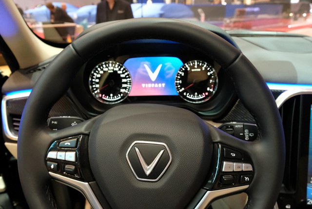 Bóc tách trang bị hàng hiệu trên VinFast Lux V8 vừa ra mắt - Ảnh 12.