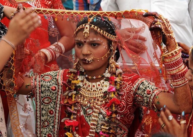 Soi vào những đám cưới dát vàng ở Ấn Độ để thấy sự xa hoa có lí lẽ của nó - Ảnh 9.