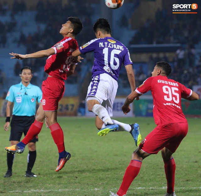 Trước giờ lên U23 Việt Nam, dàn sao Hà Nội FC và Viettel FC đã quyết chiến máu lửa dưới sự chứng kiến của thầy Park - Ảnh 9.