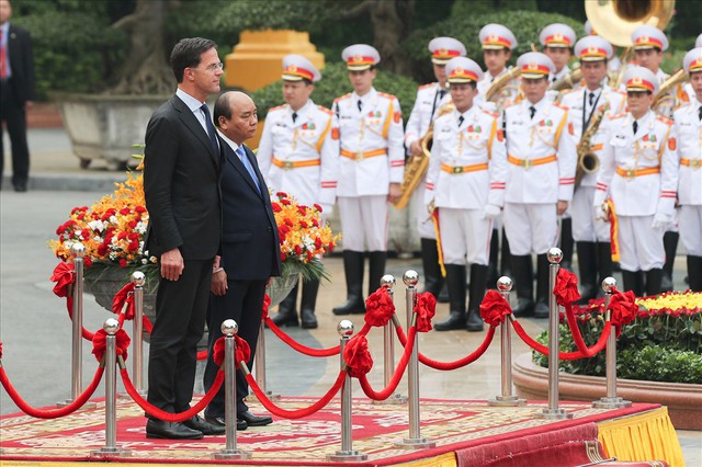 Lễ đón trọng thể Thủ tướng Hà Lan thăm Việt Nam tại Phủ Chủ tịch - Ảnh 1.
