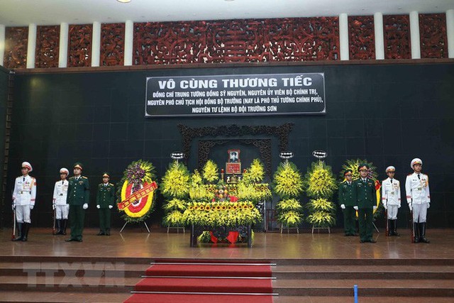  Hình ảnh các vị lãnh đạo viếng Trung tướng Đồng Sỹ Nguyên - Ảnh 1.