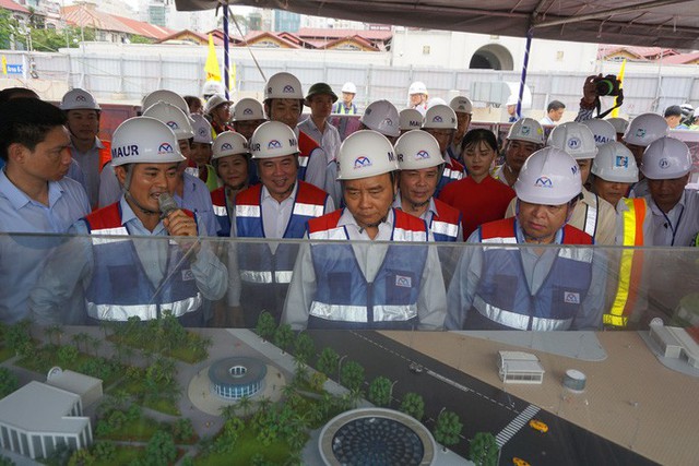  Thủ tướng Nguyễn Xuân Phúc chỉ đạo đảm bảo nguồn lực cho tuyến metro số 1  - Ảnh 1.