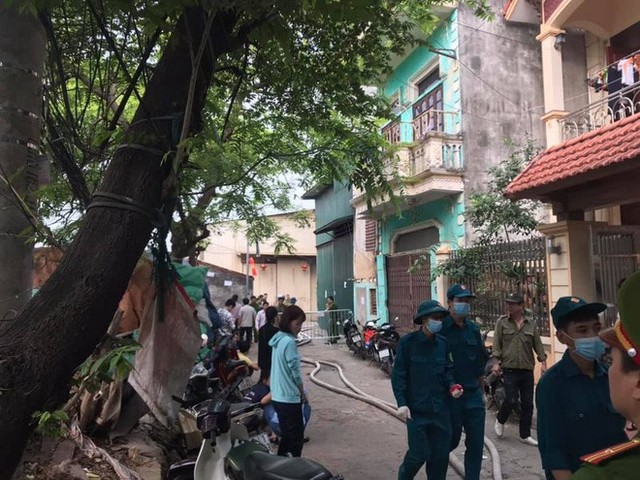  NÓNG: 8 người chết và mất tích trong vụ cháy nhà xưởng ở Hà Nội - Ảnh 4.