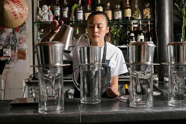 Nữ doanh nhân mở quán cà phê độc, lạ Việt Nam ở New York  - Ảnh 1.