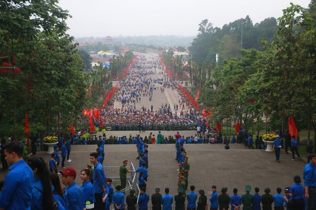  Chủ tịch Quốc hội Nguyễn Thị Kim Ngân dâng hương các Vua Hùng  - Ảnh 11.